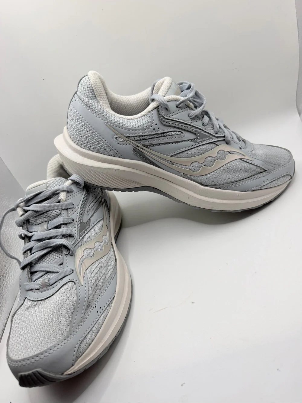 Saucony Women's Light Gray Athletic Running Shoes